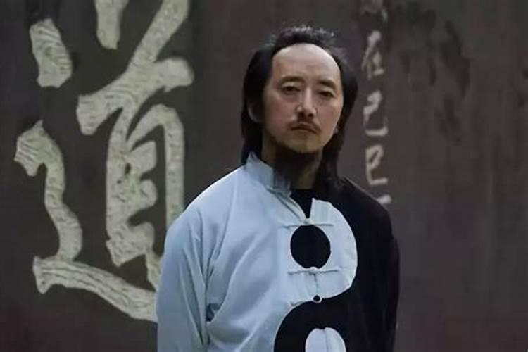 坟上长树,是吉是凶？依据何书何人说的？谢谢。