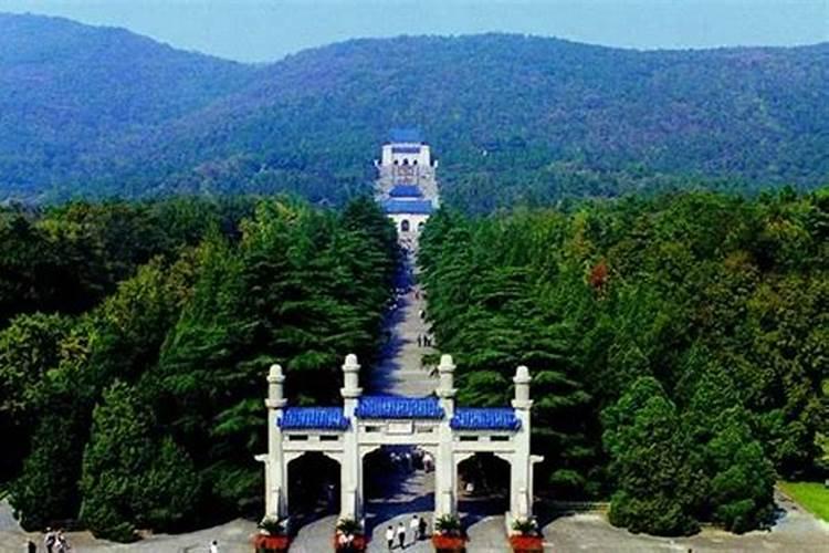 五月去南京,中山陵的陵园建筑有何特色？