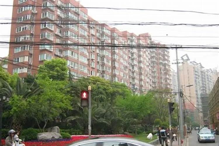 卧室门对厨房门挂半帘还是全帘比较好卧室门对门怎么破