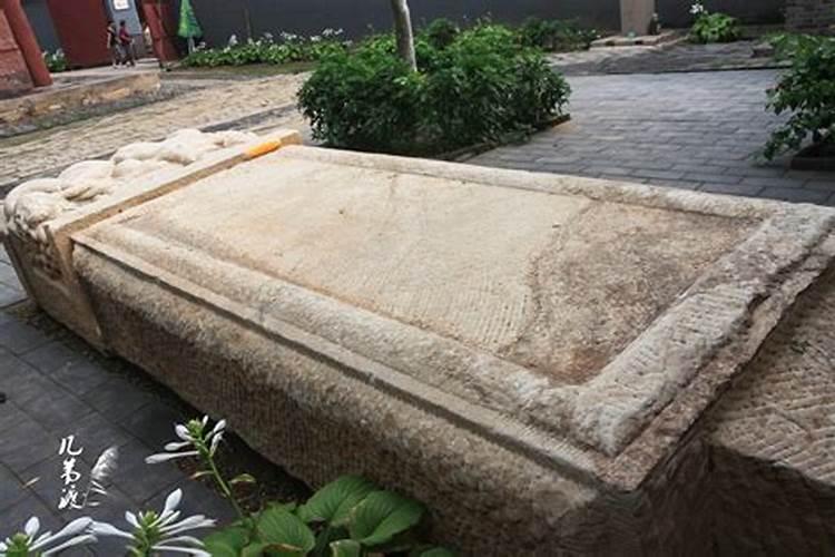 选择墓地需要注意什么风水