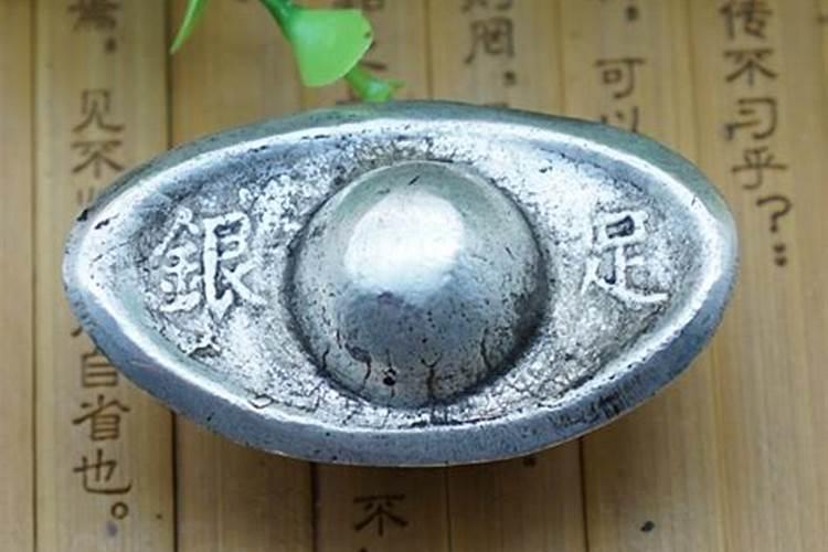 床头向西挂什么最旺财