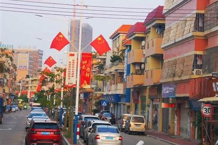 客厅窗外正中对着旗杆及国旗好吗？