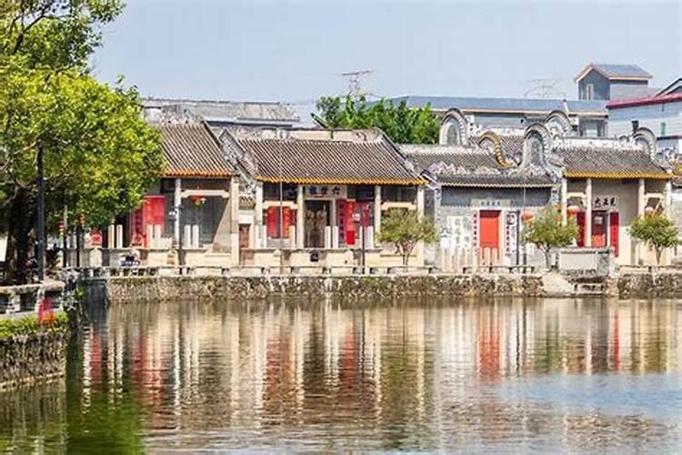 农村造房子后面有一口人工池塘在风水上有什么说法吗？不大也不深,要人 ...