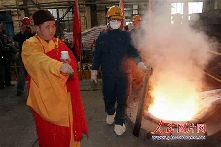 我是86年农历4月16晚8点生,请大师帮忙测一下2010年的运势,多谢!