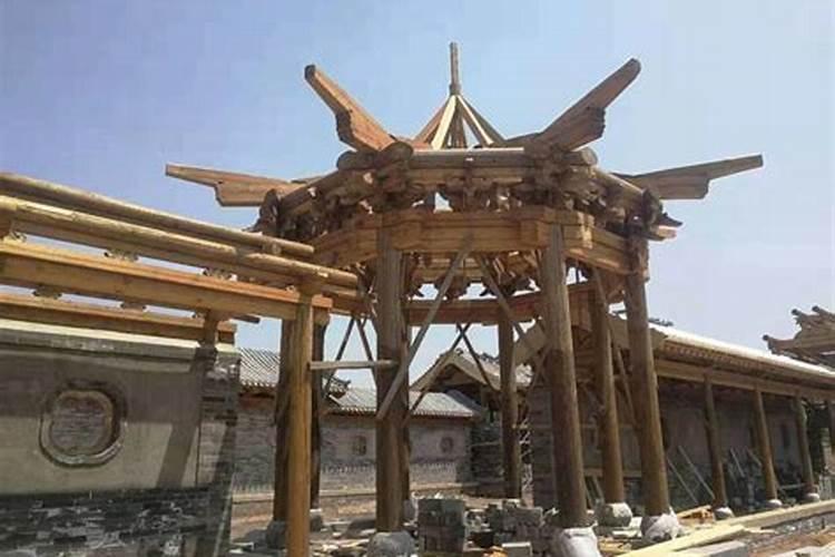 明湖居听书里作者为了写好白妞先写了琴师和黑妞,这样的好处是什么!急需...