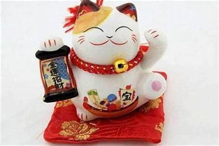招财猫放办公桌哪个位置