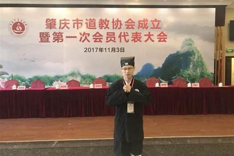 阴宅申山寅向五行属什么？亡命属水能放吗？今年利吗？
