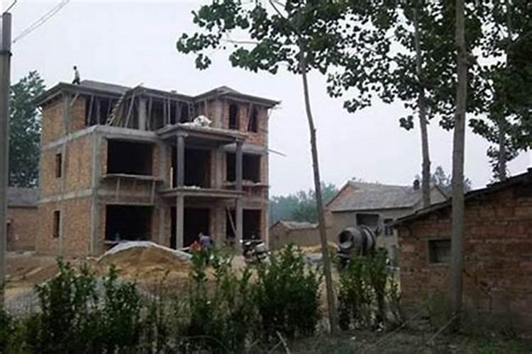 路南宅基地怎么盖房,走东北的门口,具体盖什么方位的房子符合风水布局...