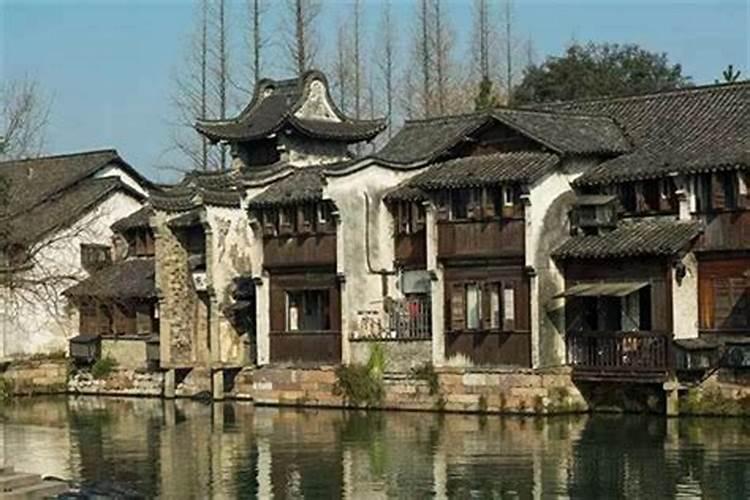 为什么我们要经常讲究“面南背北”“坐北朝南”？