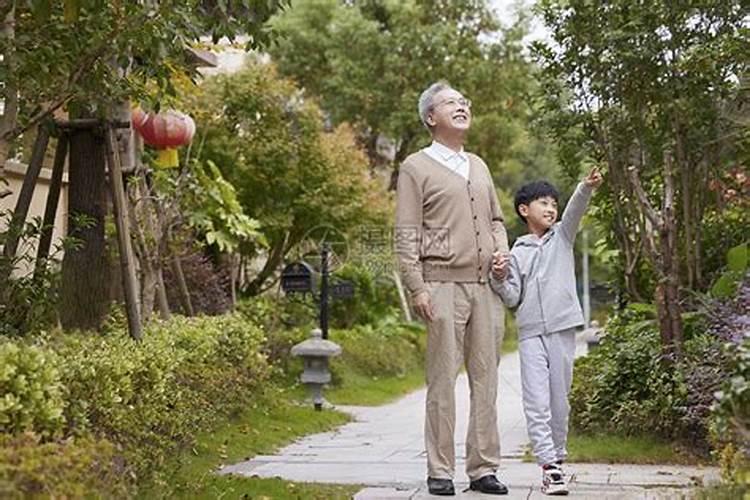 为什么钱不能放枕头下面 压钱的风水寓意