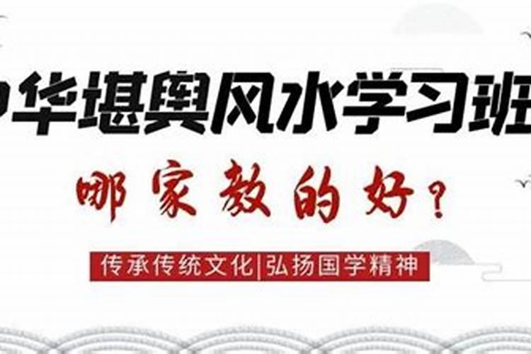回头看轻舟已过万重山,什么意思？
