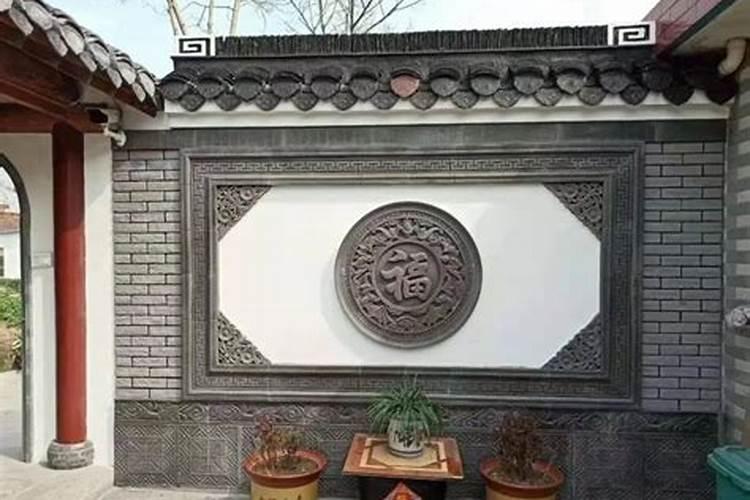 影壁墙是放在大门里边好还是建在大门外边好？有什么讲究吗？那种聚财？