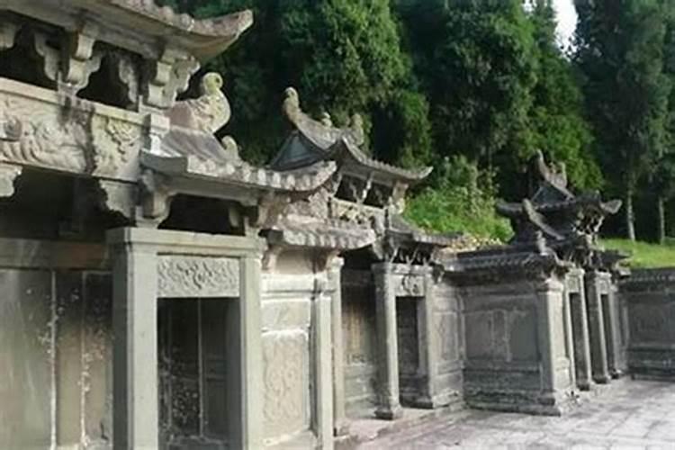 新坟打坑遇到旧坟好不好