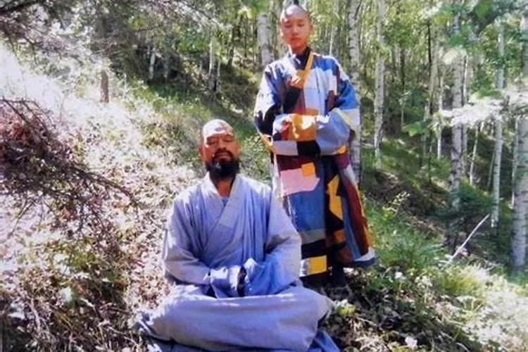 易学大师李国良,是西工区天子驾六博物馆傍边,天子驾六古玩城,一区1066...