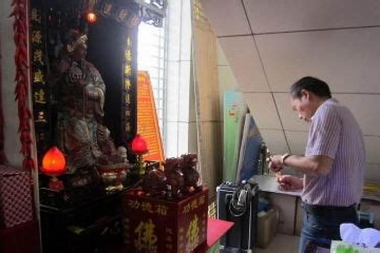 家里为什么挂宝剑