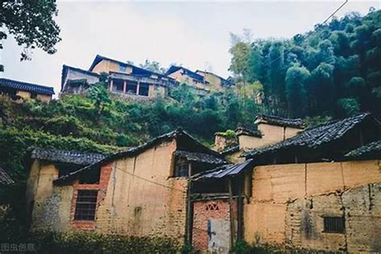 左青龙右白虎,哥哥房子是右边,弟弟的房子是左边,这样哥哥家风水好...