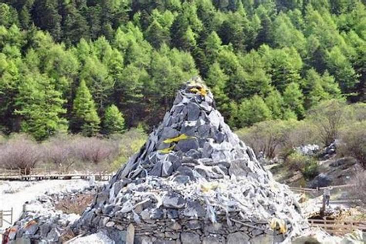 基地有个巨大石头没法去掉房子就建在上面风水好吗？