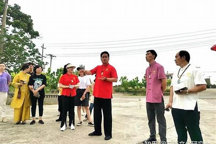 客厅应该挂什么画,客厅挂什么画风水好？