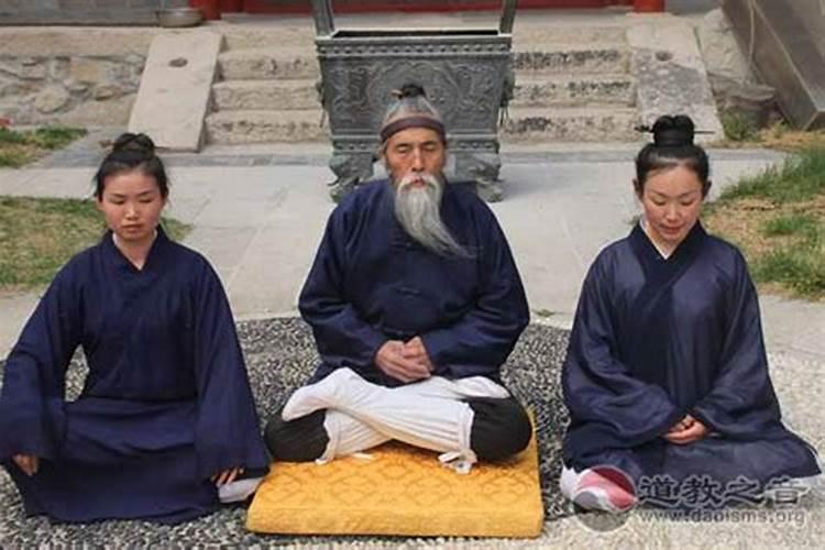 有个疑问:正一派道士不出家,那平时谁长住在宫观里？