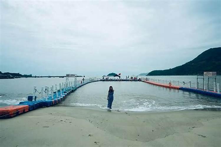 头三年师父看徒弟,后三年徒弟看师父