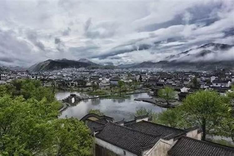 中国建筑文化中,建筑朝向、空间布局、居住选址和风水有关系吗？