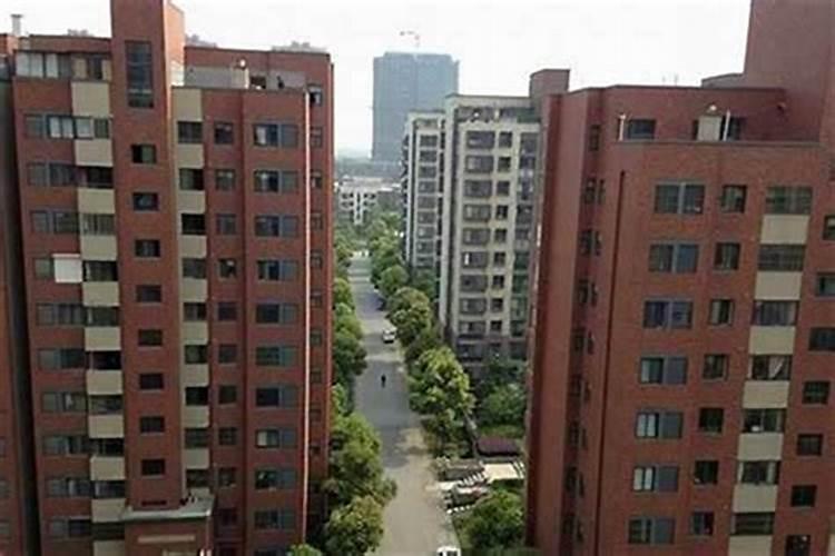 房子正对学校操场风水