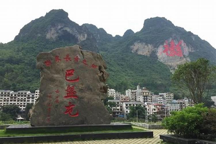 家装房间是吊顶好还是不吊好 吊顶装饰材料有哪些种类