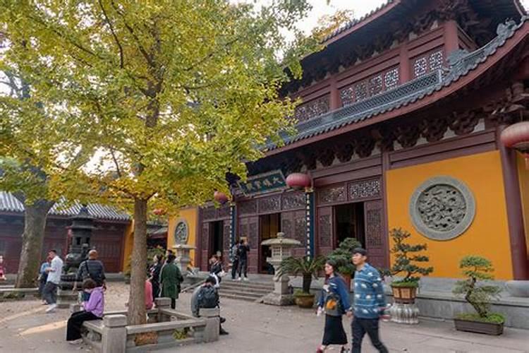 农村住宅风水后面有庙能修房吗