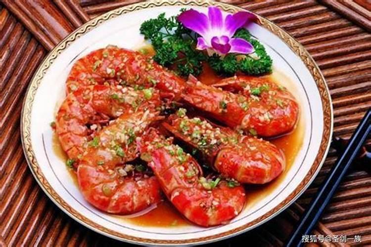 “盘不摆三,坐不成六”,餐桌上的规矩,也是古人的忠告？