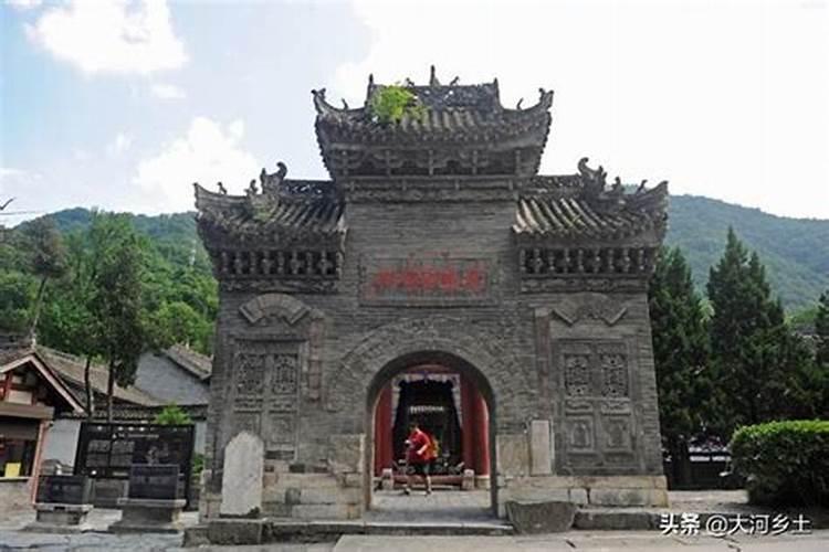 西安秦岭深山里的寺庙,只有两间大殿、一个僧人,美得让人想隐居百度知...
