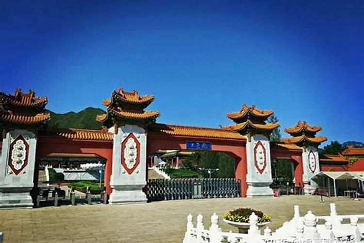 过年厂门口摆什么花风水好 什么摆件适合放厂房门口