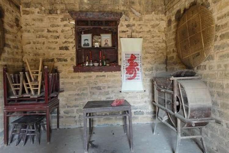 !房子后门对着 祠堂 后面 ,住5楼比祠堂高。 求看风水!有没关系的!解决...