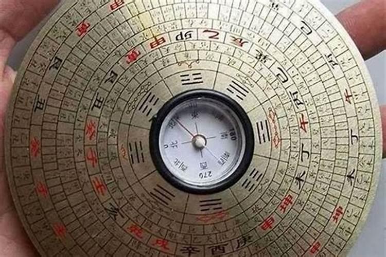 家里这两年接二连三的出事,花了很多钱,是不是要找风水大师看看家...