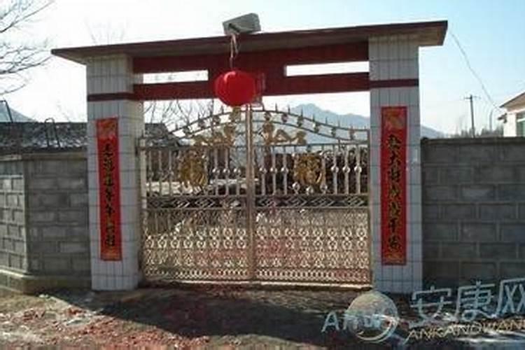 围墙开两个门有什么讲究？