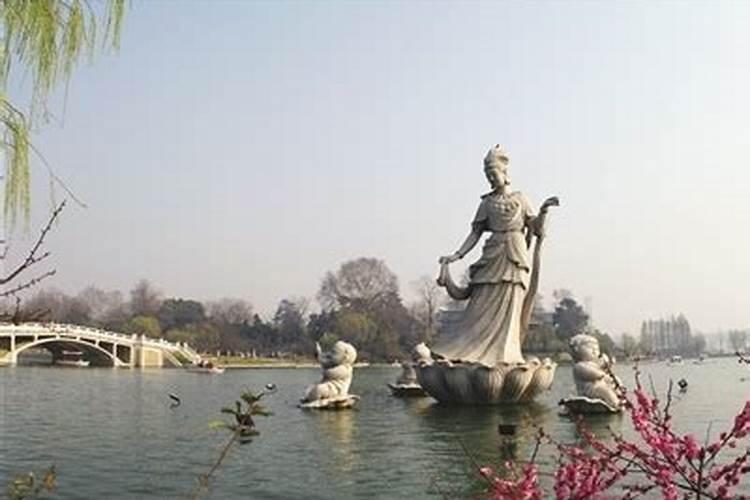让人拍案叫绝的小卫生间色彩搭配