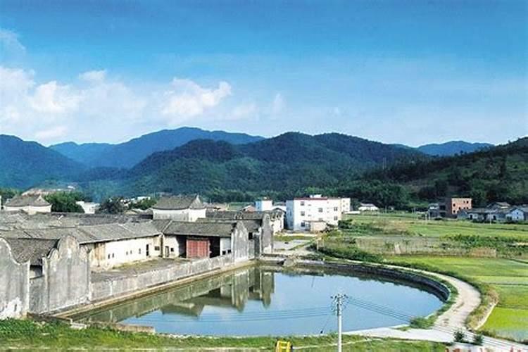 有关风水:在房子的东北方建鱼池行么？室外的,谢谢!