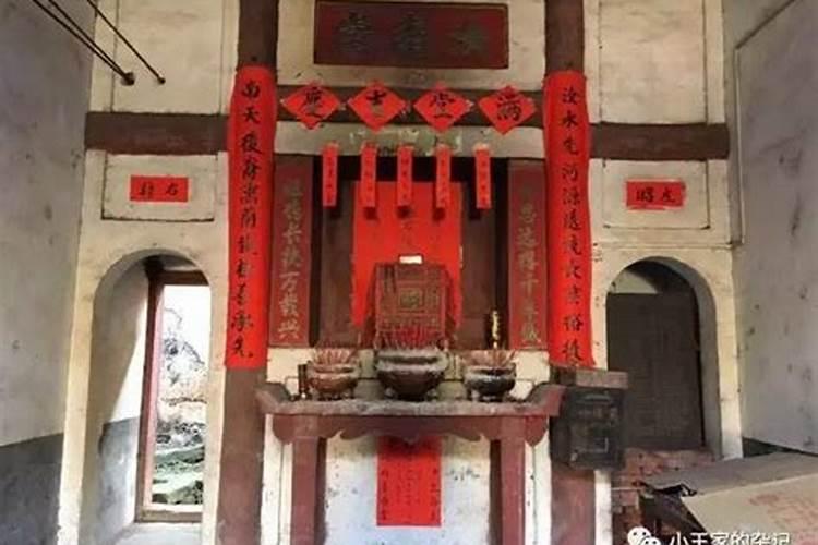 请问风水师,我想用祖屋旧址建祠堂,并在祠堂左侧修一间住房,平时不住回...