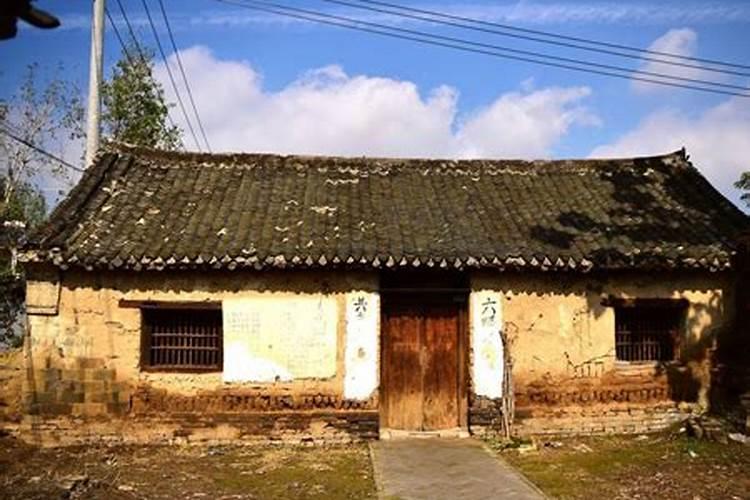 我一个疑问,风水师是我家老宅不能住人,要把老宅拆了,不知道怎么办？