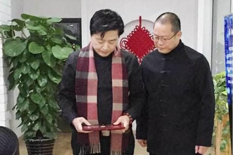 客厅里放什么干花好看