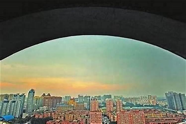 我家西面是空地按风水学好不好