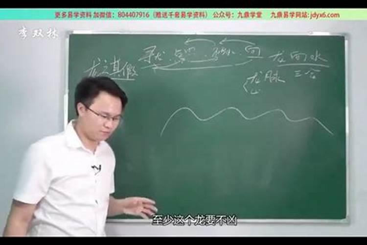 三开间别墅大门可以放在又边吗？