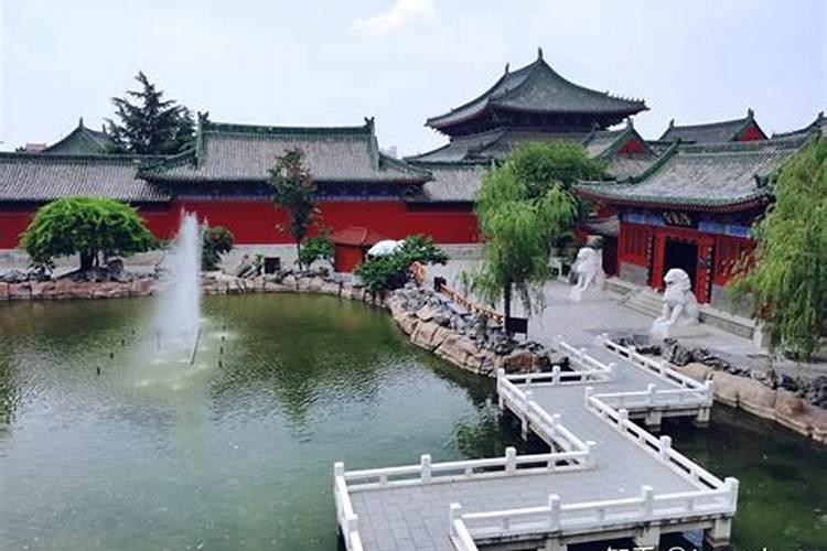 来开封必然来的一个景点是哪？