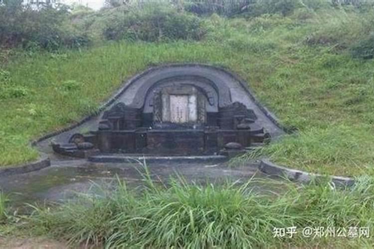 在山坡上选墓地什么位置好
