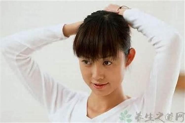 女生警惕:接头发容易接上霉运哦!