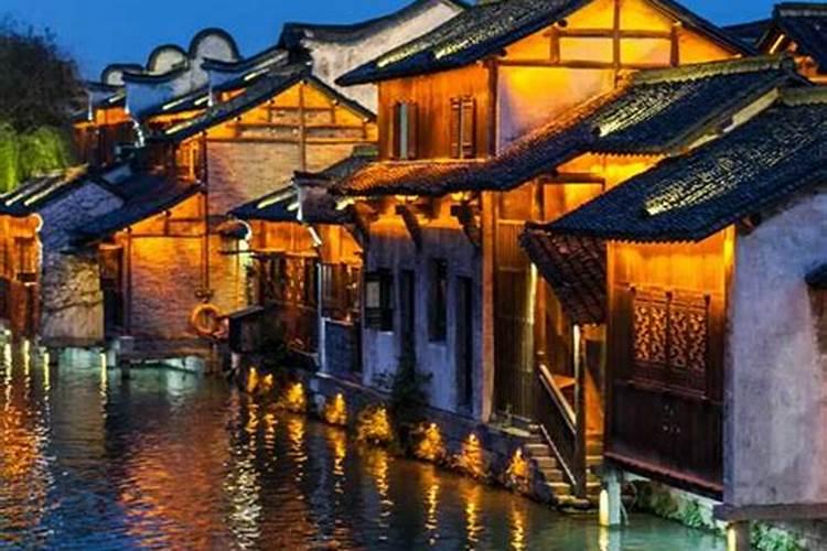 风水宝地淀山湖:中国二十一世纪示范镇内容简介