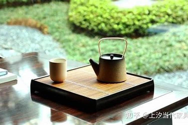 茶桌客座刚好在横梁下方怎么处理？