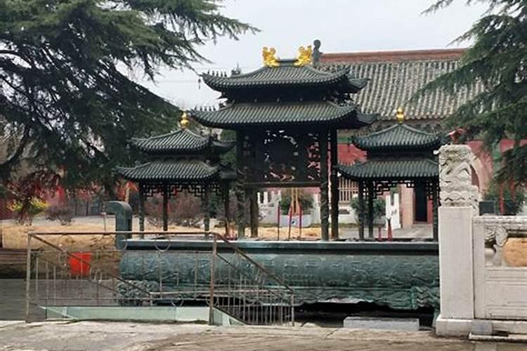 风水师给人看风水时,为何手里都会拿着"寻龙尺"？