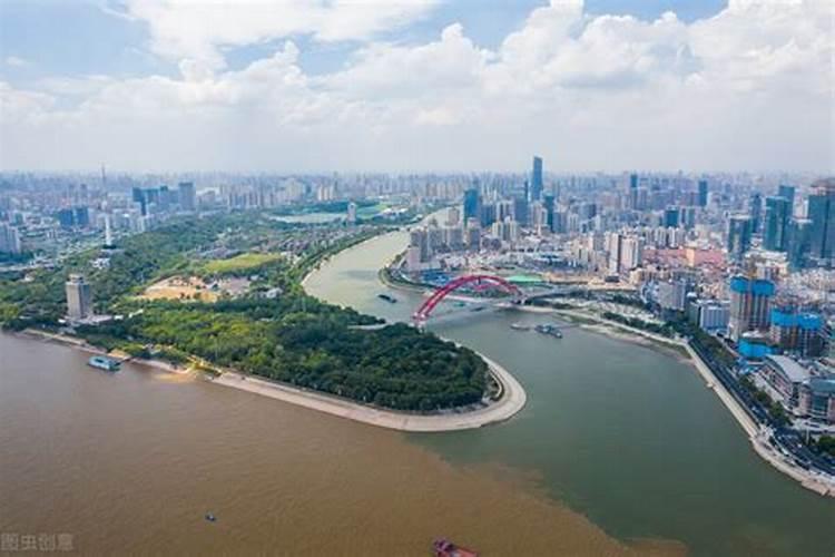 房子前面有条河好吗 房子哪边有河发财？