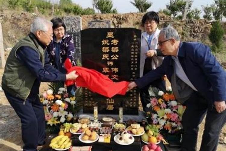 爷爷奶奶是合葬坟。爷爷先过世,后来奶奶过世后没合葬。导致现在爷爷坟墓...