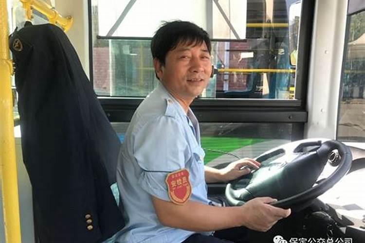 周易大师给人看风水预测命运会伤害自己吗